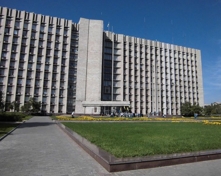 Азаров дополнительно выделил Донецку 11 млн грн