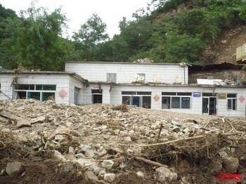 Фотообзор: На северо-востоке Китая наводнение разрушило тысячи домов