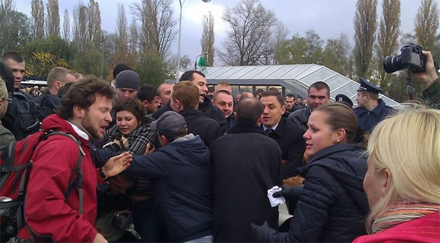 Станцию метро «Ипподром» в Киеве открыли с дракой