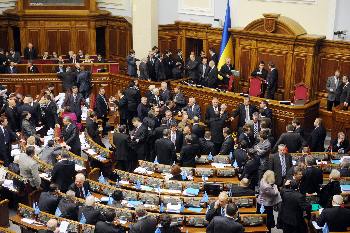ВР поддержала ограниченную отмену неприкосновенности депутатов и президента