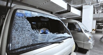 В Китае мужчина разбил около 30 автомобилей, а потом вскрыл себе вены