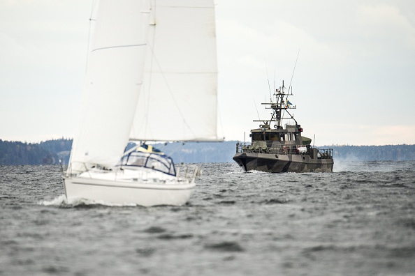 швеція підводний човен росія рф Шведські військові судна патрулюють води Стокгольмського архіпелагу, Швеція, 18 жовтня 2014 року. Шведські збройні сили оголосили про початок великої військової операції навколо островів Стокгольма у п'ятницю ввечері після повідомлень про підозрілу «іноземну підводну діяльність»