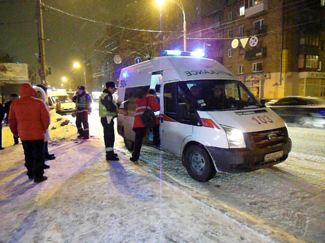 В Киеве маршрутка врезалась в троллейбус, есть пострадавшие