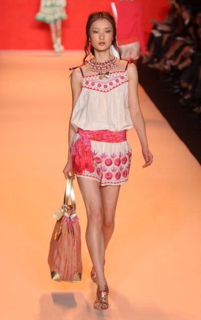 Фотообзор: Мода на весну 2009 от Anna Sui