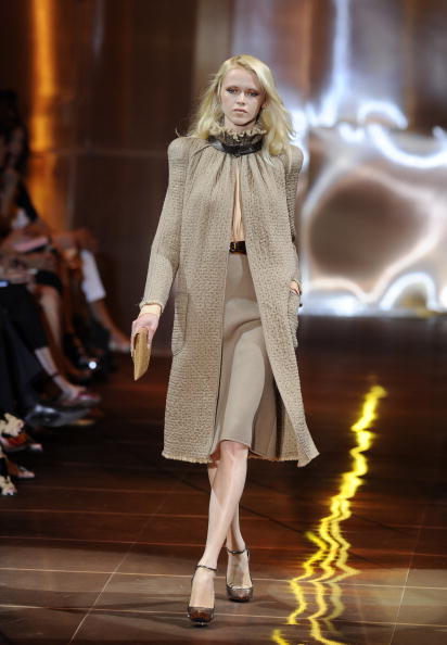 Коллекция Armani Prive на Неделе моды Haute Couture сезона осень-зима 2010-2011 в Париже. фоторепортаж