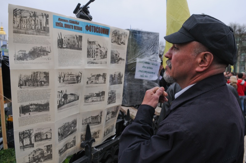 Киевляне встали на защиту Андреевского спуска