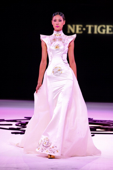 Презентация коллекции от NE Tiger Haute Couture 2011 на Неделе моды в Пекине