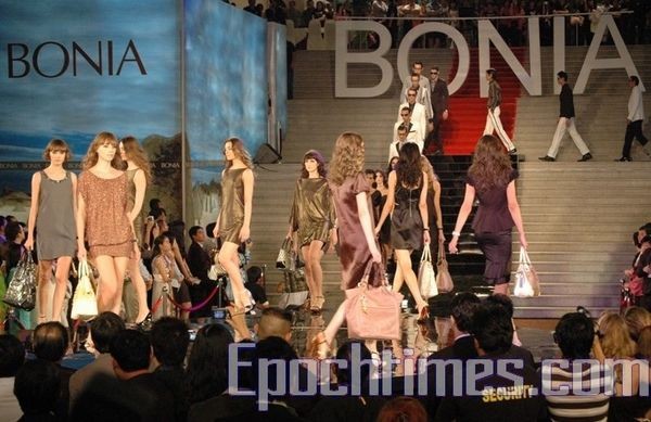 Фотообзор: Показ коллекции BONIA в Малайзии