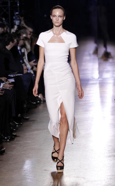 Презентация коллекции Roland Mouret Весна/Лето 2011 на Неделе моды в Париже