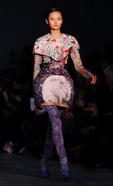 Показ коллекции от Mary Katrantzou в Лондоне