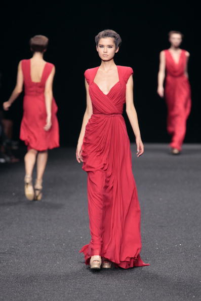 Коллекция от Elie Saab сезона весна-лето 2010 на Неделе моды в Париже. Фотообзор