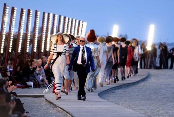 Фотообзор: Модный показ Chanel Cruise 2010