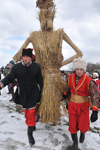 Масленица в Пирогово привлекла сотни людей