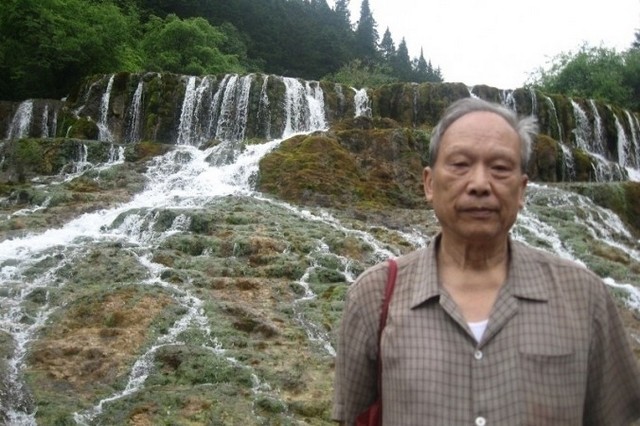 Цзян Цземінь, зрадник, вчений, в'язниця Пекінського вченого Лу Цзяпіна достроково звільнили з в'язниці за станом здоров'я. У відкритому листі у 2009 році Лу звинуватив колишнього голову компартії Цзян Цземіня у тому, що той підробив свою біографію