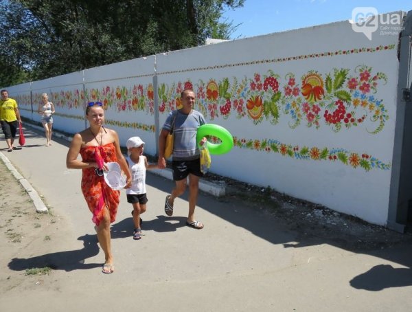 Колишню дачу Януковича прикрасили петриківським розписом