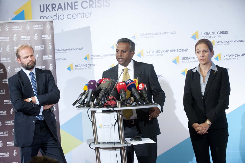 Amnesty International призвала остановить военные преступления украинских добровольцев