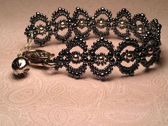 braslety-iz-bisera-svoimi-rukami-kak-plesti_4_1