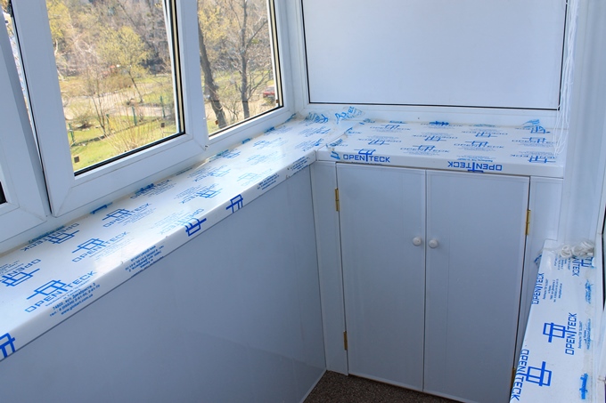 obshivka-balkona-plastikom-foto-skkomfort