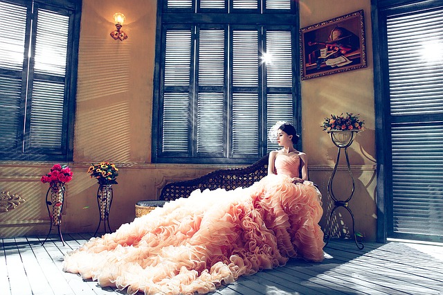wedding-dresses-1486004_640