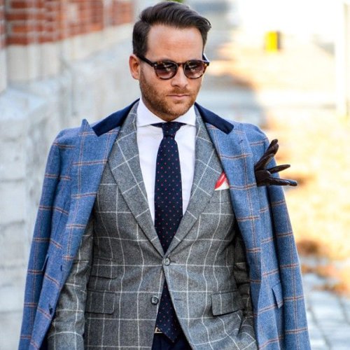 muzhskoy-pidzhak-na-dvuh-pugovicah