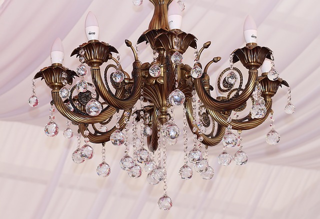 chandelier-1521281_640