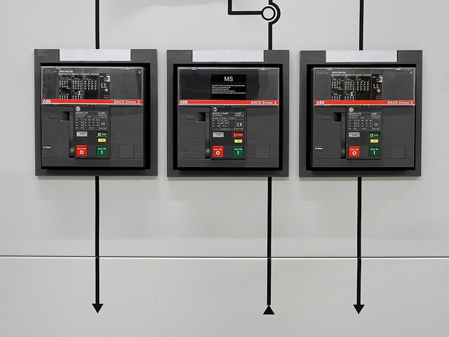 switchgear-2069722_640