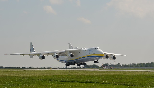 airport-3167879_640