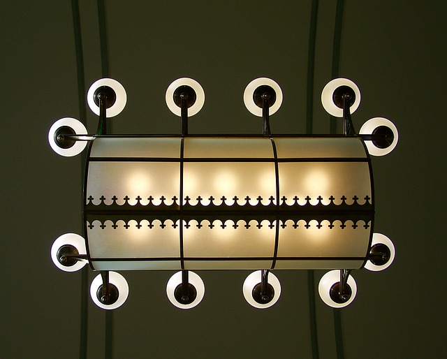 chandelier-1089978_640