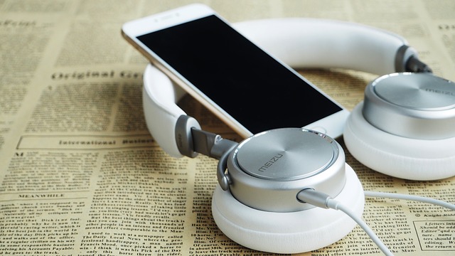 headphones-1599626_640