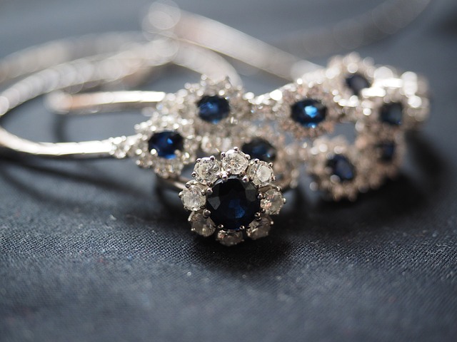 sapphire-ring-2119613_640