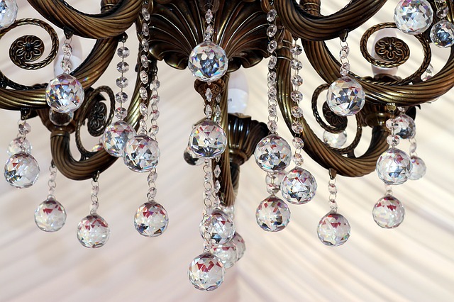 chandelier-1521276_640_1