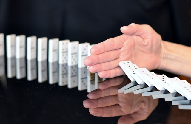 domino-665547_640