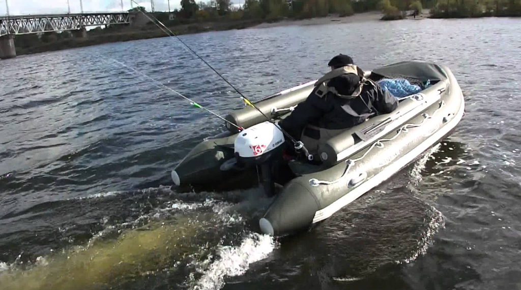 pravila-povedenija-na-vode-kak-sdelat-rybalku-na-naduvnoj-lodke-bezopasnoj-1