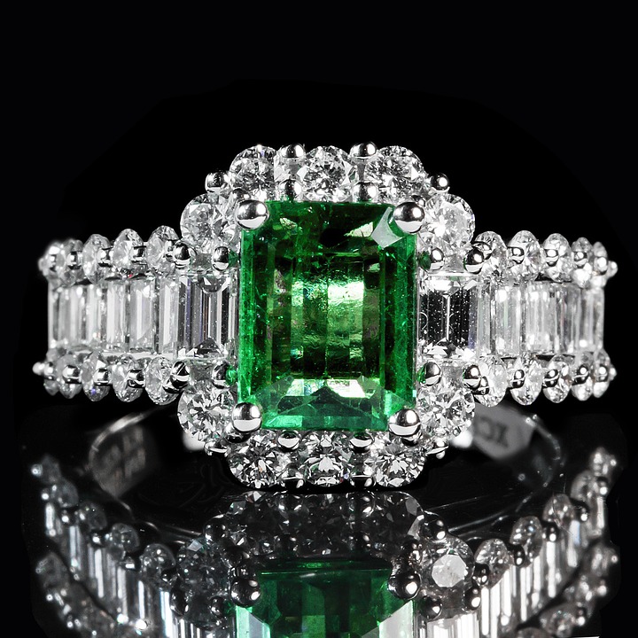 emerald-1137413_960_720