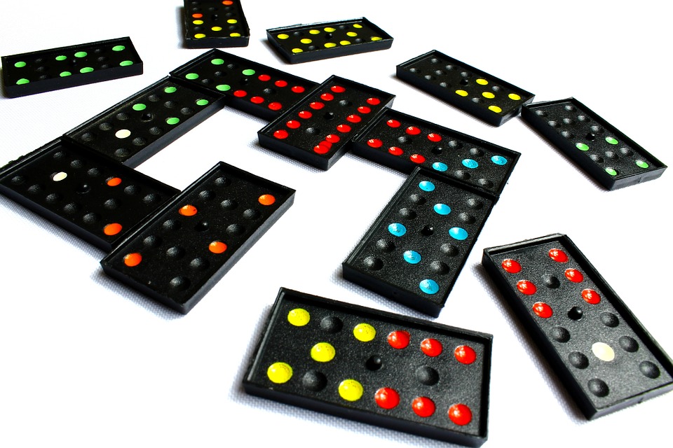 dominoes-725776_960_720