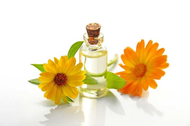 essential-oil-3139479_640