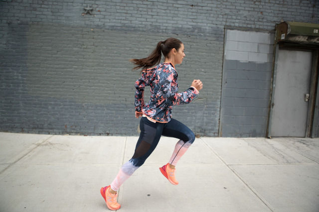 жіночі куртки від New Balance