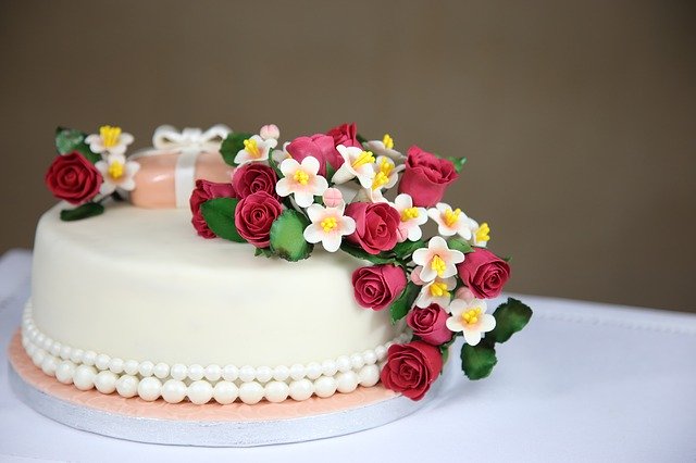 cakes-1681543_640