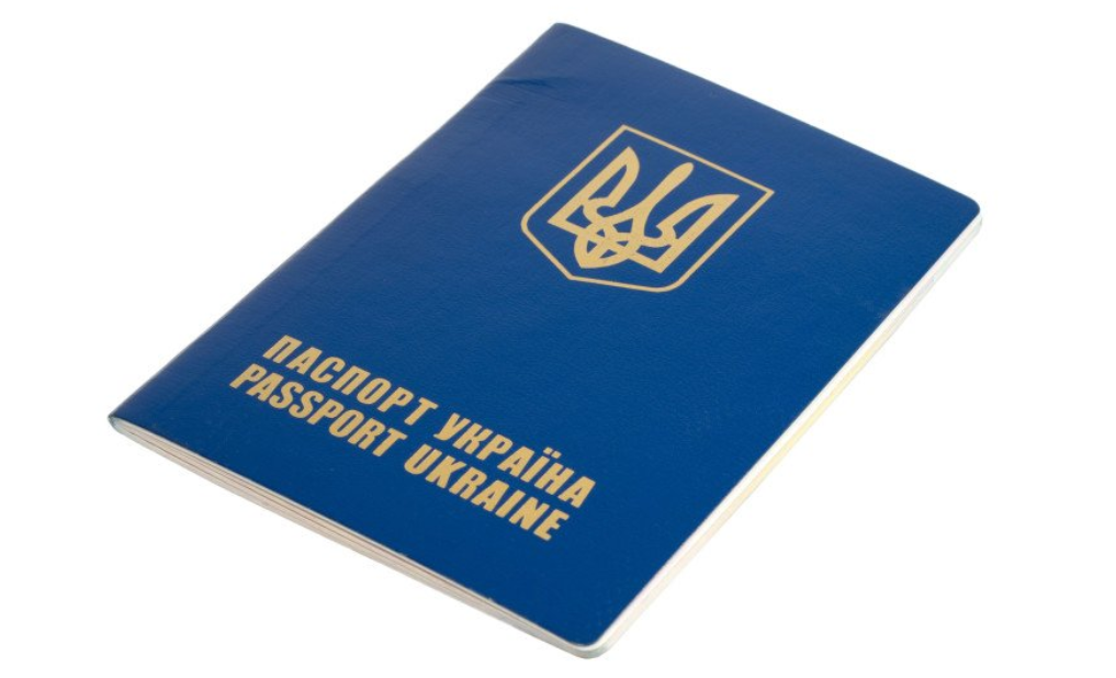 Что нужно знать украинцу о вклеивании новой фотографии в паспорт?