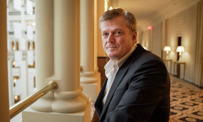 Американський мільярдер розкриває корупційну схему Хілларі Клінтон, плани Обами по шантажу й участь ФБР (ВІДЕО)