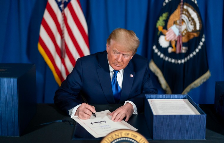 Трамп заборонив транзакції з вісьмома китайськими застосунками, зокрема з Alipay (ВІДЕО)