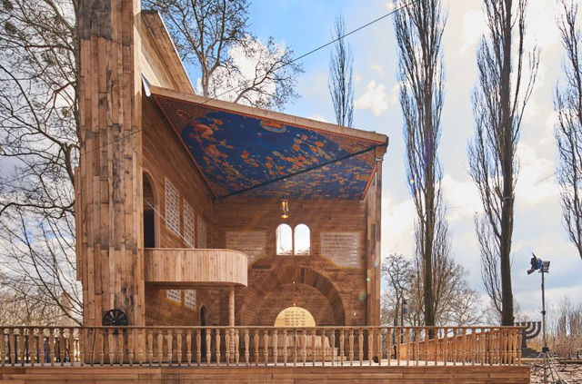 У Бабиному Яру створили синагогу, яка розкривається наче книжка (ФОТО)