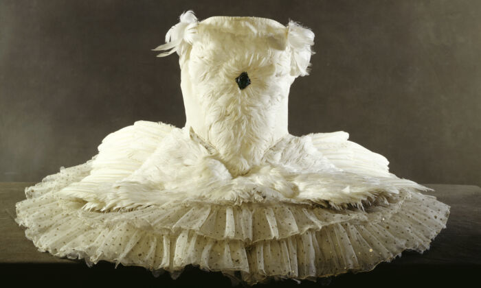 anna_pavlovas_ballet_dress_20th_century_c_museum_of_london_700x420