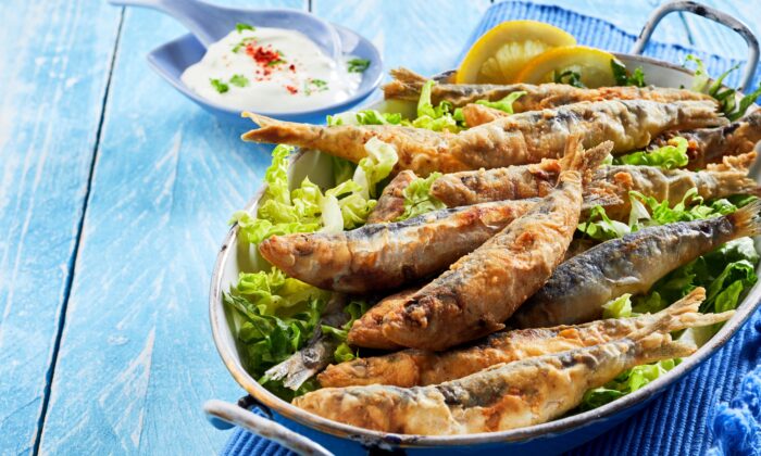 healthy_mediterranean_or_greek_appetizer_of_fried_sardines_in_batter