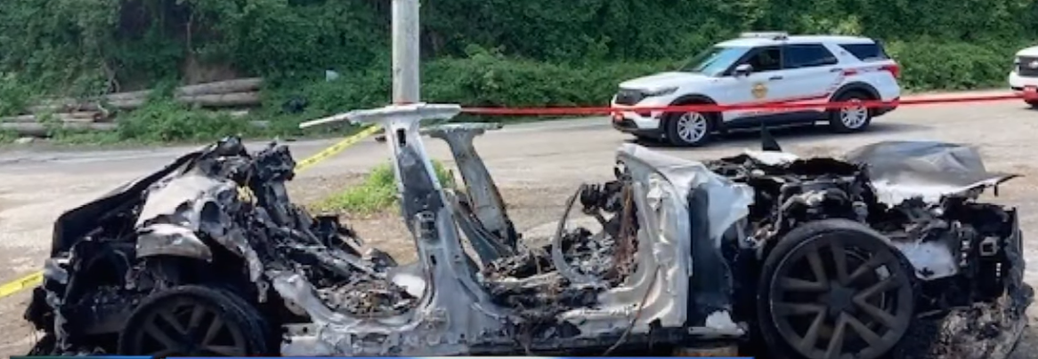 Электромобиль Tesla Model S Plaid 2021 года загорелся вместе с водителем (ВИДЕО)