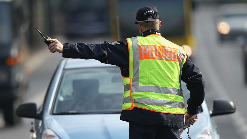 У Німеччині дівчина вкрала 8 мільйонів євро і вже півтора місяця її не можуть знайти