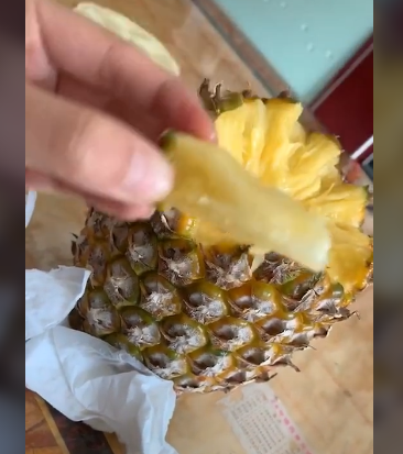 «Не умеешь разделывать ананас?» Ребята из Puns Guys показали подробно как есть ананас