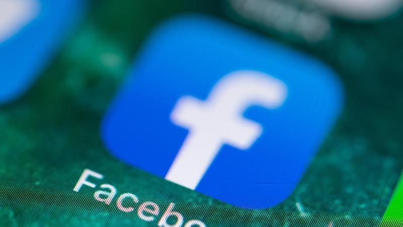 urn-newsml-dpa-com-20090101-210814-99-838174_large_4_3_auf_dem_bildschirm_eines_iphones_wird_die_app_von_facebook_a-e1629441405101-800x450