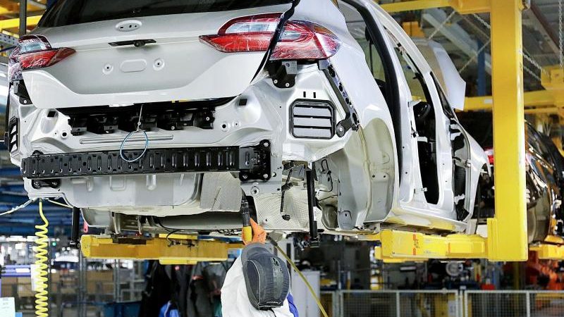 Перебій в постачанні напівпровідників: Ford знову скорочує виробництво