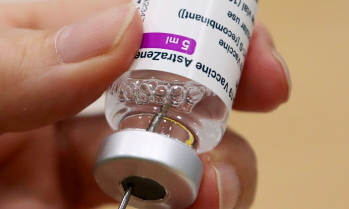 Европейское агентство назвало редкое нервное расстройство побочным эффектом вакцины от COVID-19